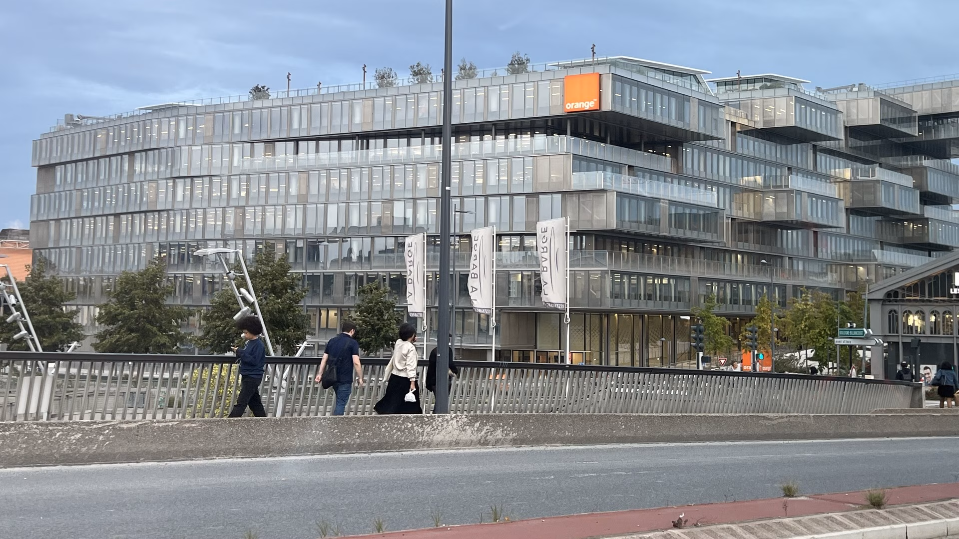 Сбой в сети Orange лишил клиентов по всей Франции мобильной связи и доступа к интернету