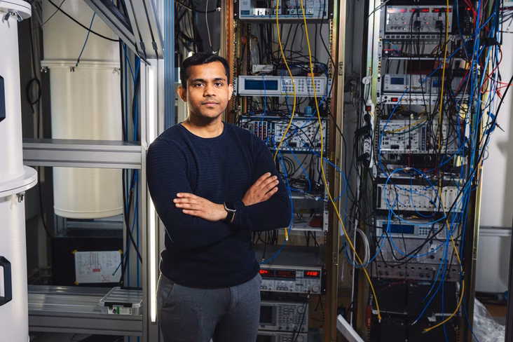 Aashish Sah, CEO & co-founder; quantum physicist specialising in superconducting qubits andtheir electromagnetic environment.