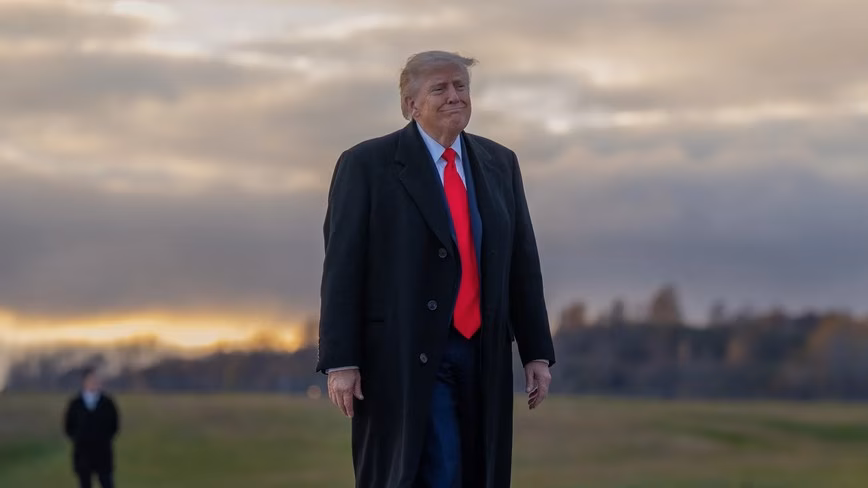 «Теперь они мне лижут задницу»: Трамп о звонке в Google из-за Персидского залива